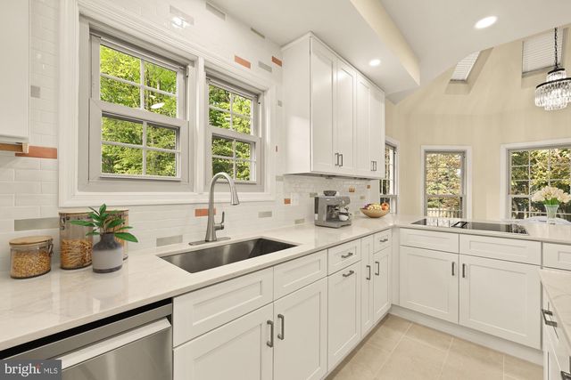 8408 COPPERLEAF CT, Fairfax Station, VA 22039