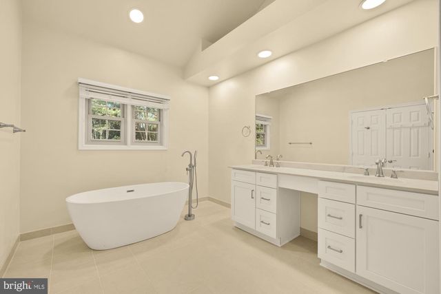 8408 COPPERLEAF CT, Fairfax Station, VA 22039