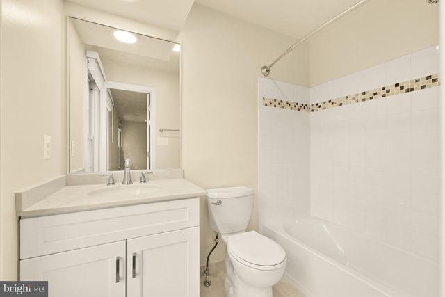 8408 COPPERLEAF CT, Fairfax Station, VA 22039