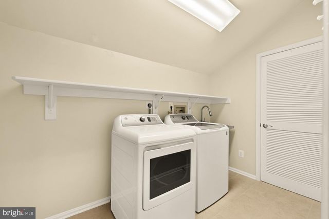 8408 COPPERLEAF CT, Fairfax Station, VA 22039