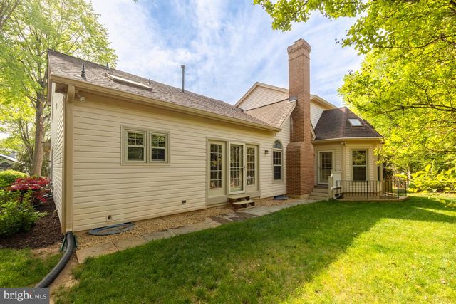 8408 COPPERLEAF CT, Fairfax Station, VA 22039