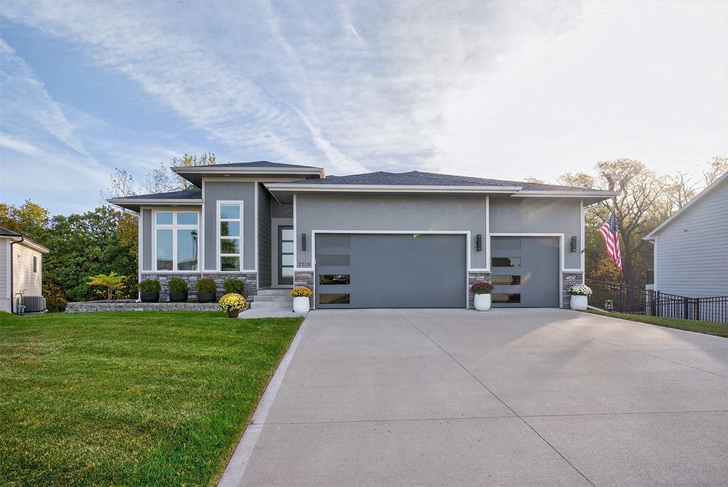 2213 NE Heritage Drive, Grimes, IA 50111