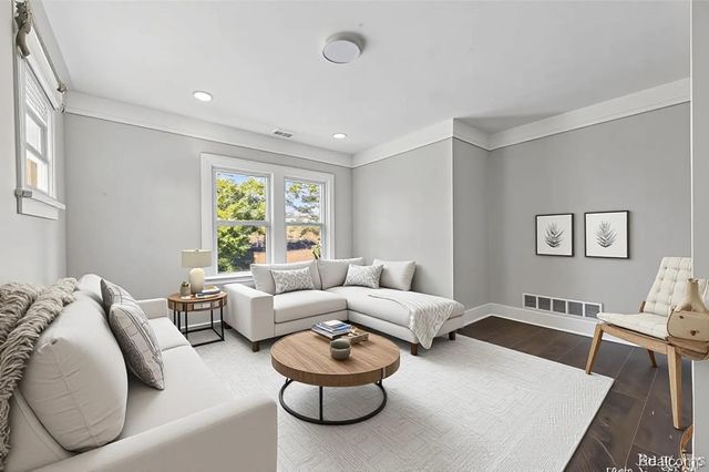 21855 Schoenherr Road, Warren, MI 48089