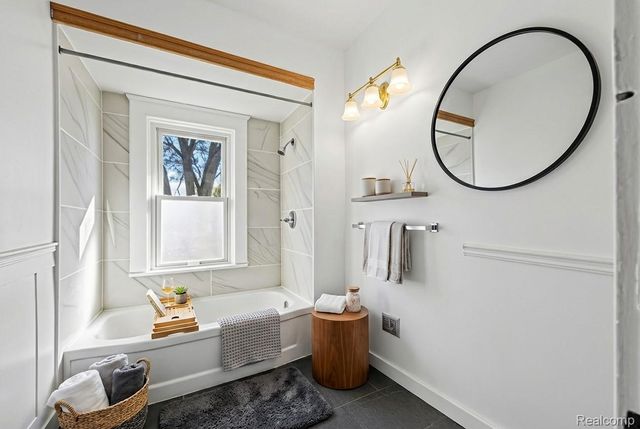 21855 Schoenherr Road, Warren, MI 48089