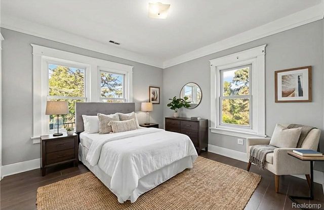 21855 Schoenherr Road, Warren, MI 48089