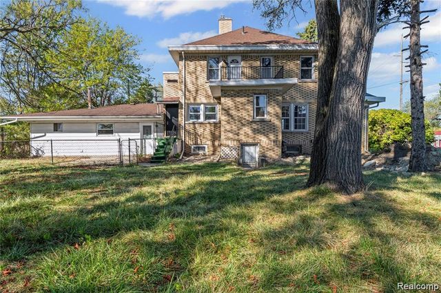 21855 Schoenherr Road, Warren, MI 48089