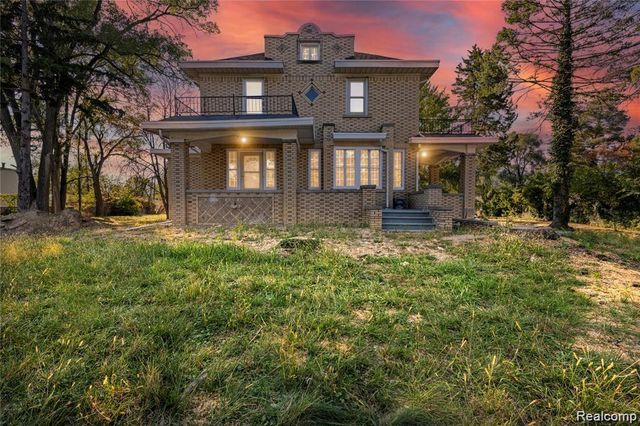 21855 Schoenherr Road, Warren, MI 48089