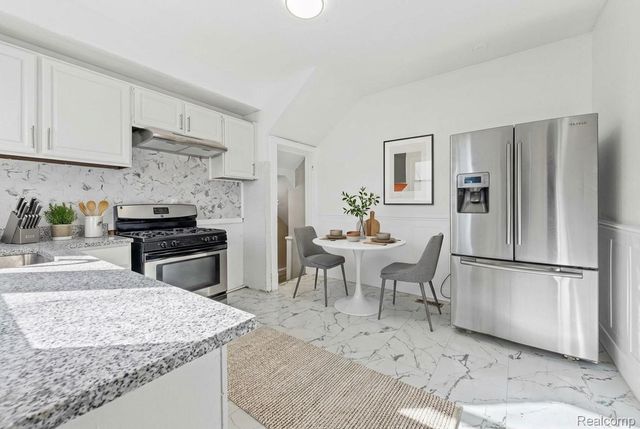 21855 Schoenherr Road, Warren, MI 48089