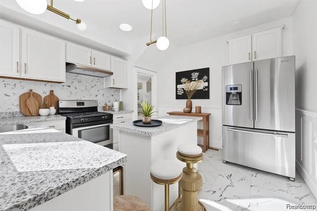 21855 Schoenherr Road, Warren, MI 48089