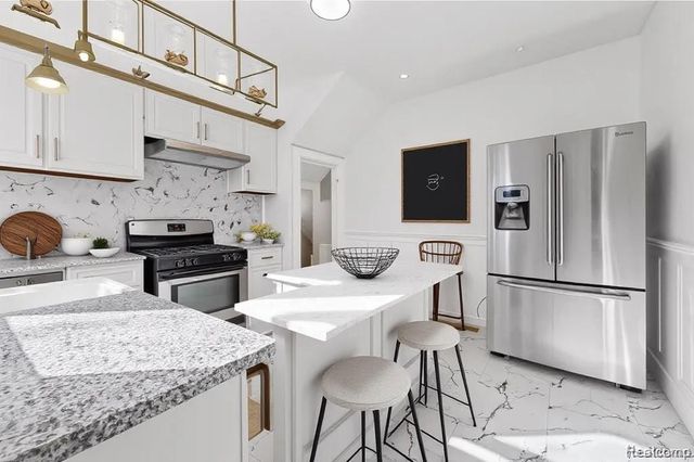 21855 Schoenherr Road, Warren, MI 48089