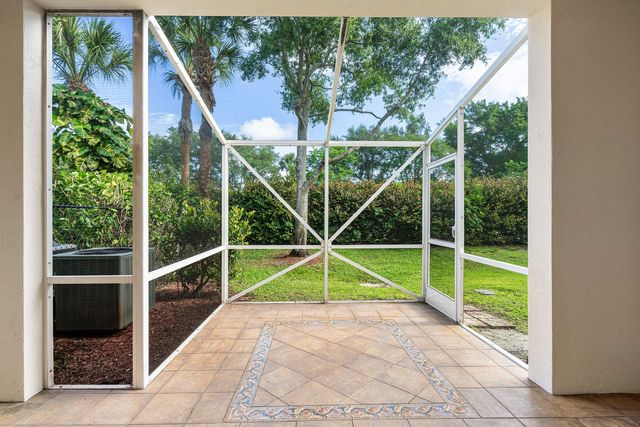 9049 Tremezzo Lane, Boynton Beach, FL 33472