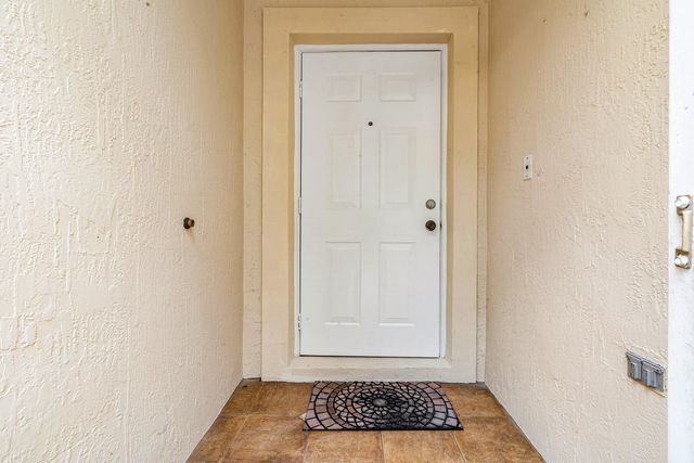 9049 Tremezzo Lane, Boynton Beach, FL 33472