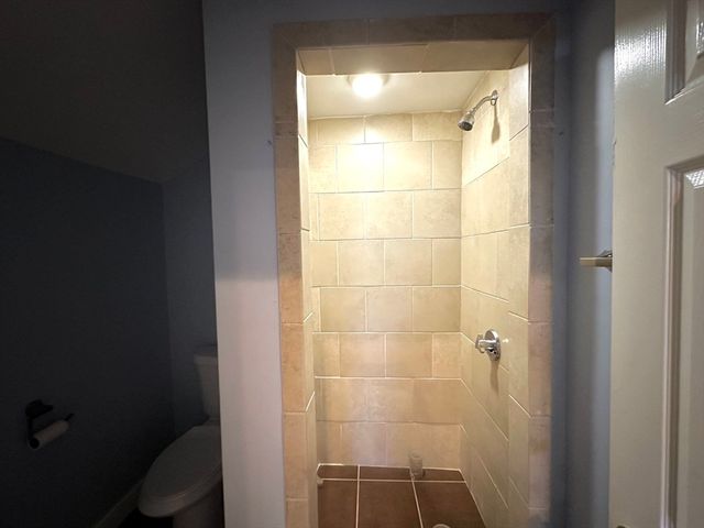 426 Boston St 1, Lynn, MA 01905