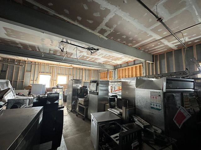 426 Boston St 1, Lynn, MA 01905