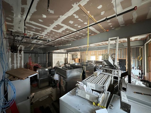 426 Boston St 1, Lynn, MA 01905