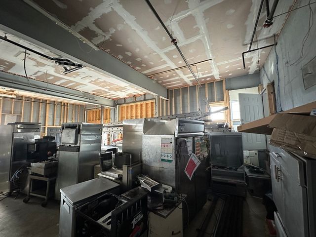 426 Boston St 1, Lynn, MA 01905