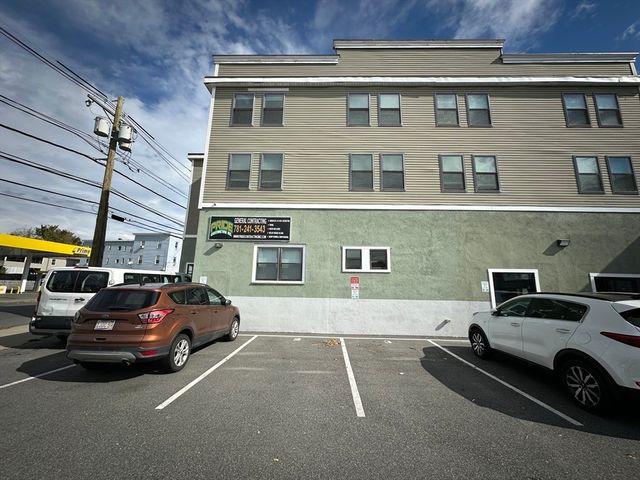426 Boston St 1, Lynn, MA 01905