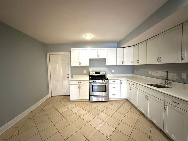 426 Boston St 1, Lynn, MA 01905