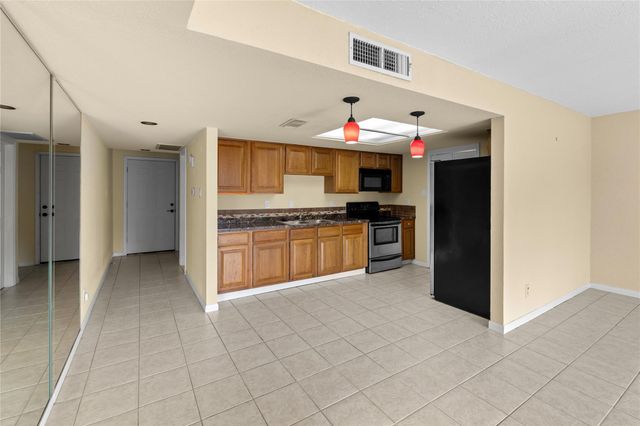 3663 Nasa Parkway 403, Seabrook, TX 77586