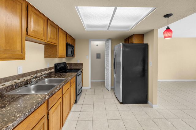 3663 Nasa Parkway 403, Seabrook, TX 77586