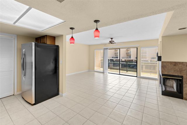 3663 Nasa Parkway 403, Seabrook, TX 77586