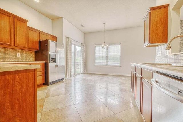 2001 CECIL ST, Columbia, MO 65201