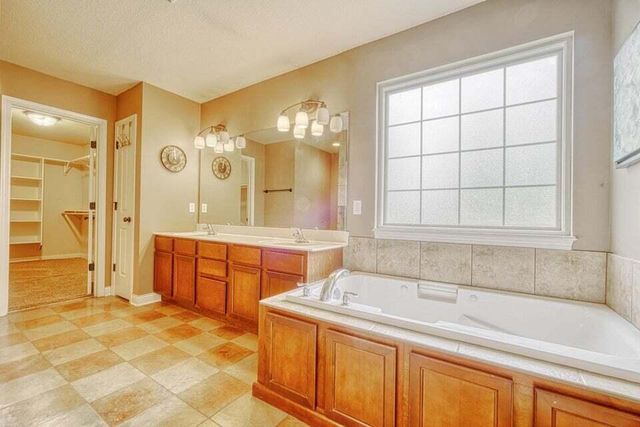 2001 CECIL ST, Columbia, MO 65201