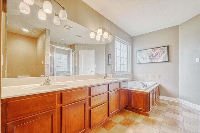 2001 CECIL ST, Columbia, MO 65201