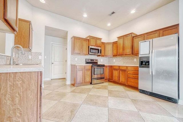 2001 CECIL ST, Columbia, MO 65201