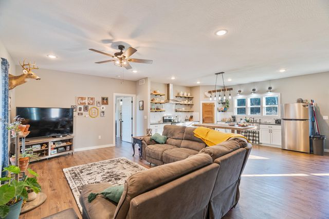 1875 Lake Ranch Road, Kissee Mills, MO 65680