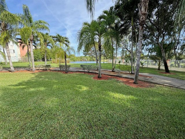 7423 NW 182nd St 7423, Hialeah, FL 33015
