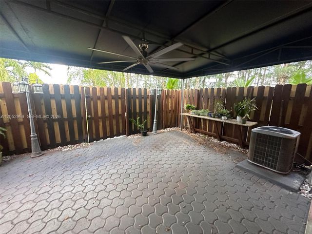 7423 NW 182nd St 7423, Hialeah, FL 33015