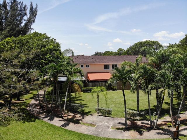 7423 NW 182nd St 7423, Hialeah, FL 33015