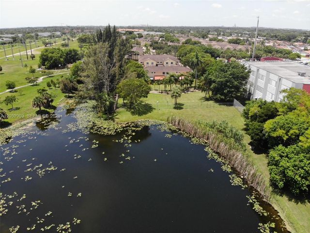 7423 NW 182nd St 7423, Hialeah, FL 33015