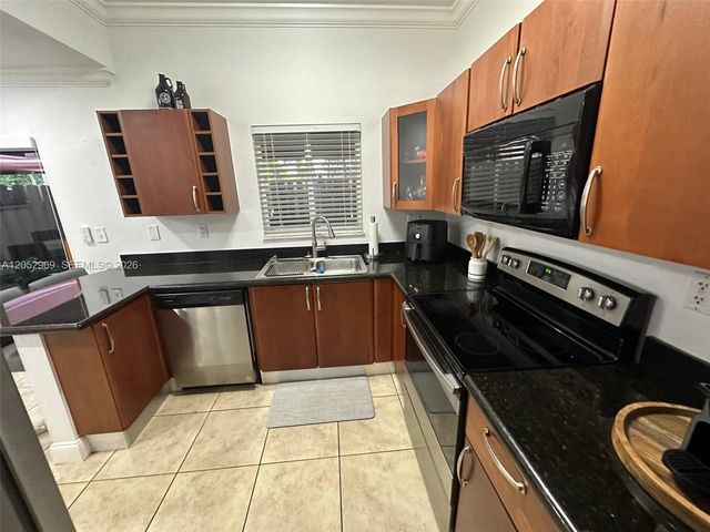 7423 NW 182nd St 7423, Hialeah, FL 33015