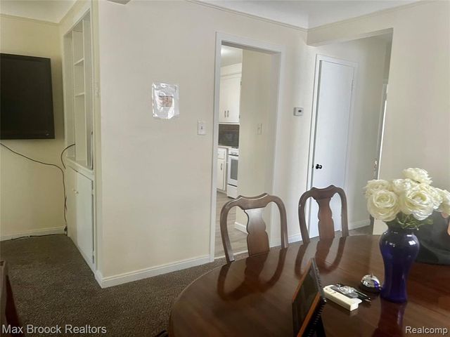 15518 Meyers Road, Detroit, MI 48227