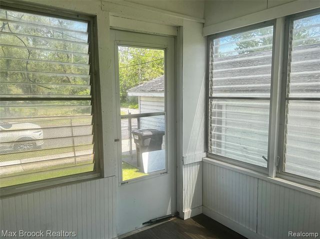 15518 Meyers Road, Detroit, MI 48227