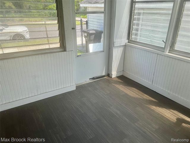 15518 Meyers Road, Detroit, MI 48227