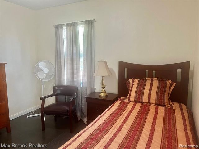 15518 Meyers Road, Detroit, MI 48227
