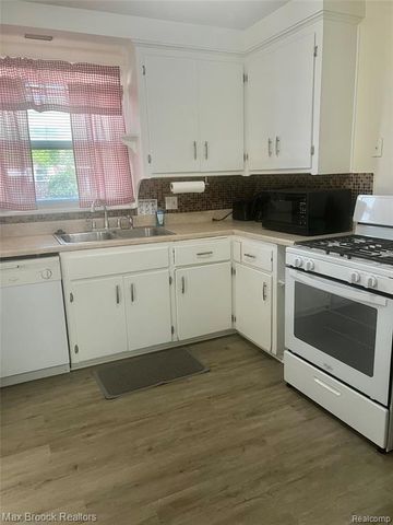 15518 Meyers Road, Detroit, MI 48227