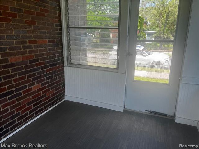 15518 Meyers Road, Detroit, MI 48227