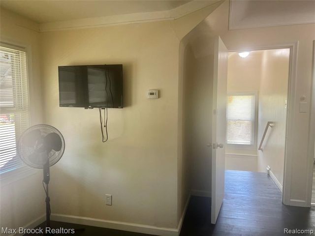 15518 Meyers Road, Detroit, MI 48227