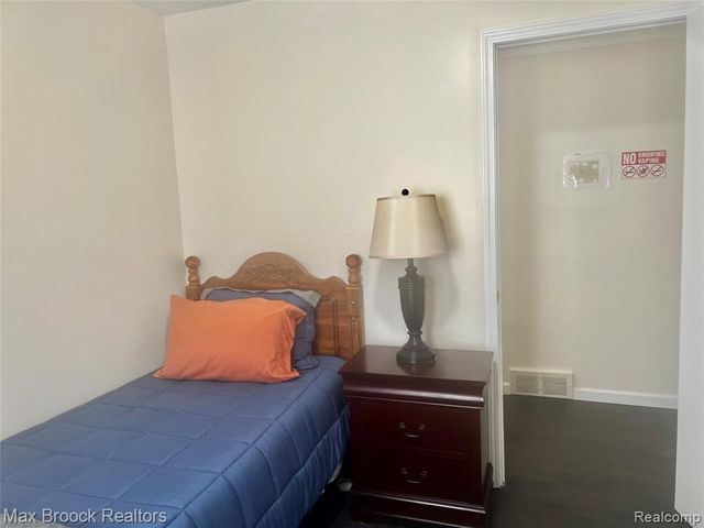 15518 Meyers Road, Detroit, MI 48227