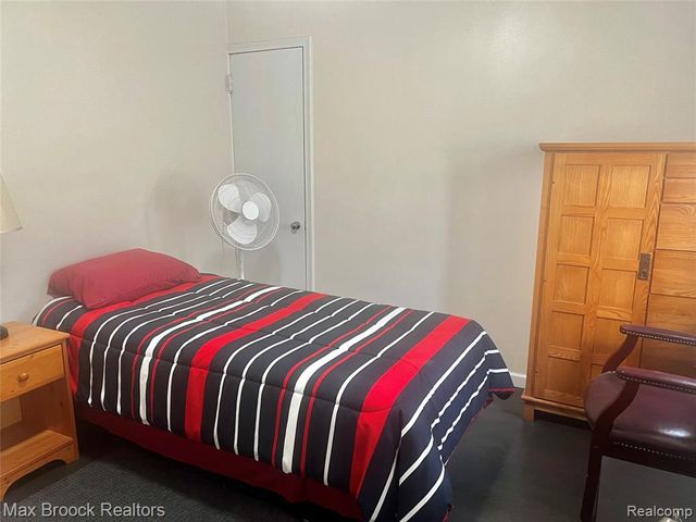 15518 Meyers Road, Detroit, MI 48227