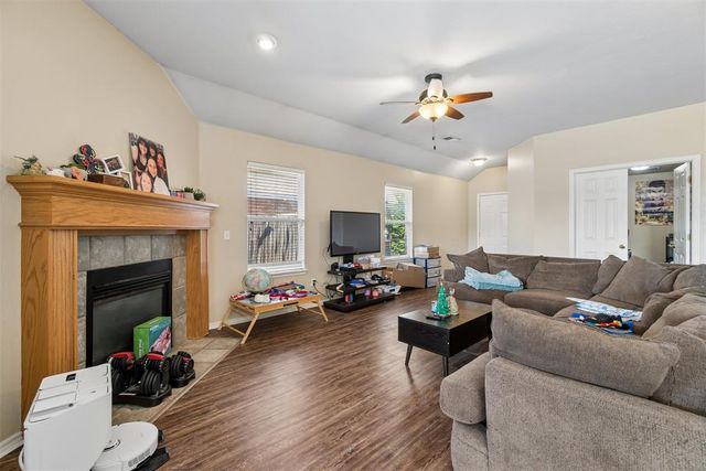 17409 Gold Drive, Edmond, OK 73012