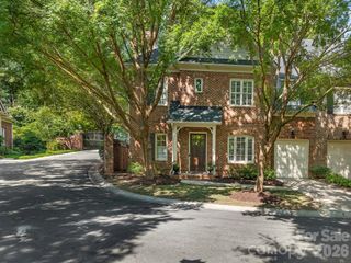 221 Crownsgate Court, Charlotte, NC 28207