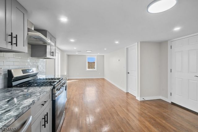 125 Park Ave, Newark City, NJ 07104