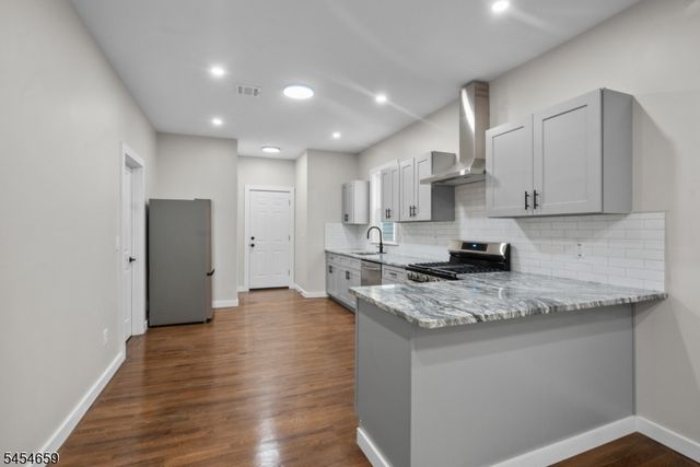 125 Park Ave, Newark City, NJ 07104