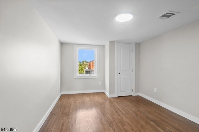 125 Park Ave, Newark City, NJ 07104