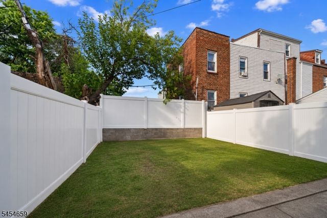 125 Park Ave, Newark City, NJ 07104